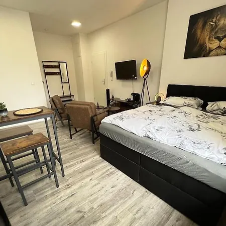 Wunderschoene City-wohnung Mit Gartennutzung Naehe Hbf Apartament Krefeld